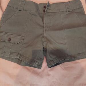 Ladies Size 8, Market & Spruce Shorts, Olive Green